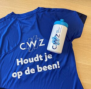 Het speciaal voor de Vierdaagse ontworpen CWZ-wandelshirt en CWZ-bidon | CWZ Nijmegen